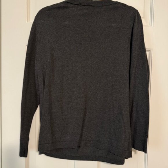 Eddie Bauer XL Charcoal Light Weight V Neck Sweater  Never Worn - Picture 3 of 5